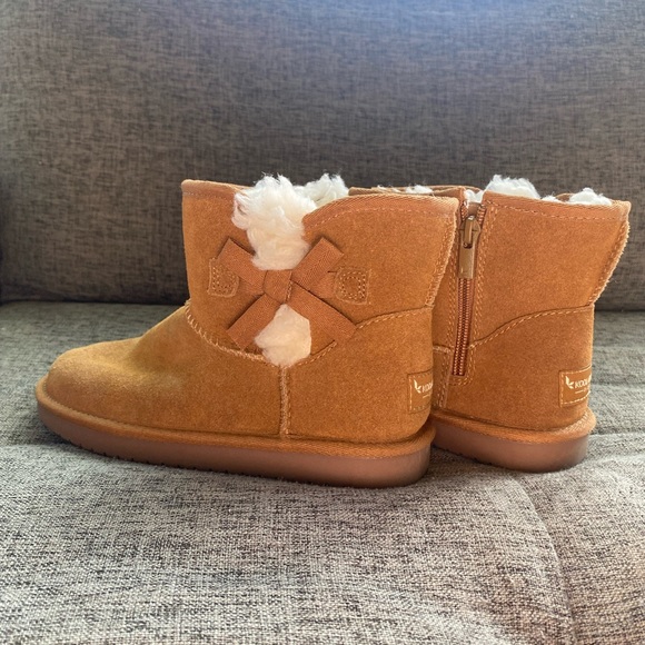 Koolaburra by Ugg girls size 2 - Picture 3 of 6